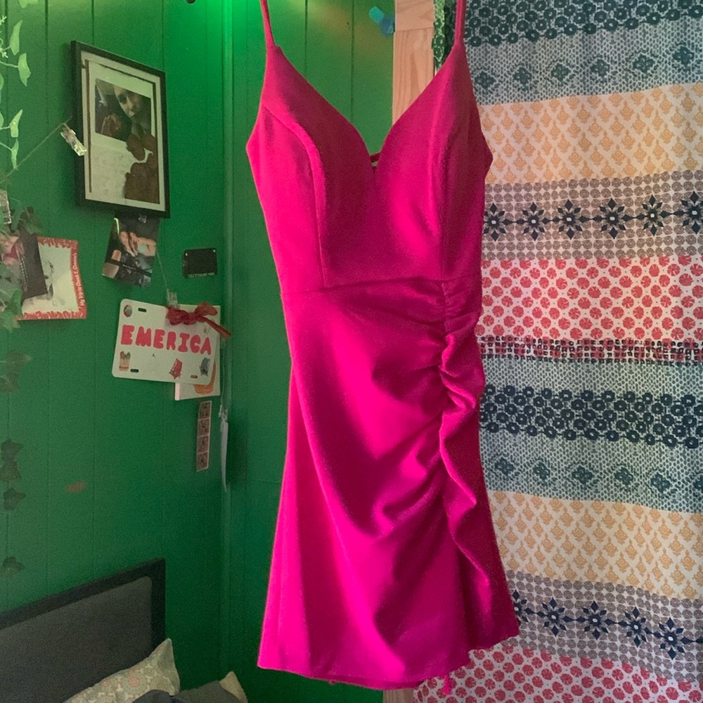 Size 3 kinda like a dark pink n purple fits good very cute